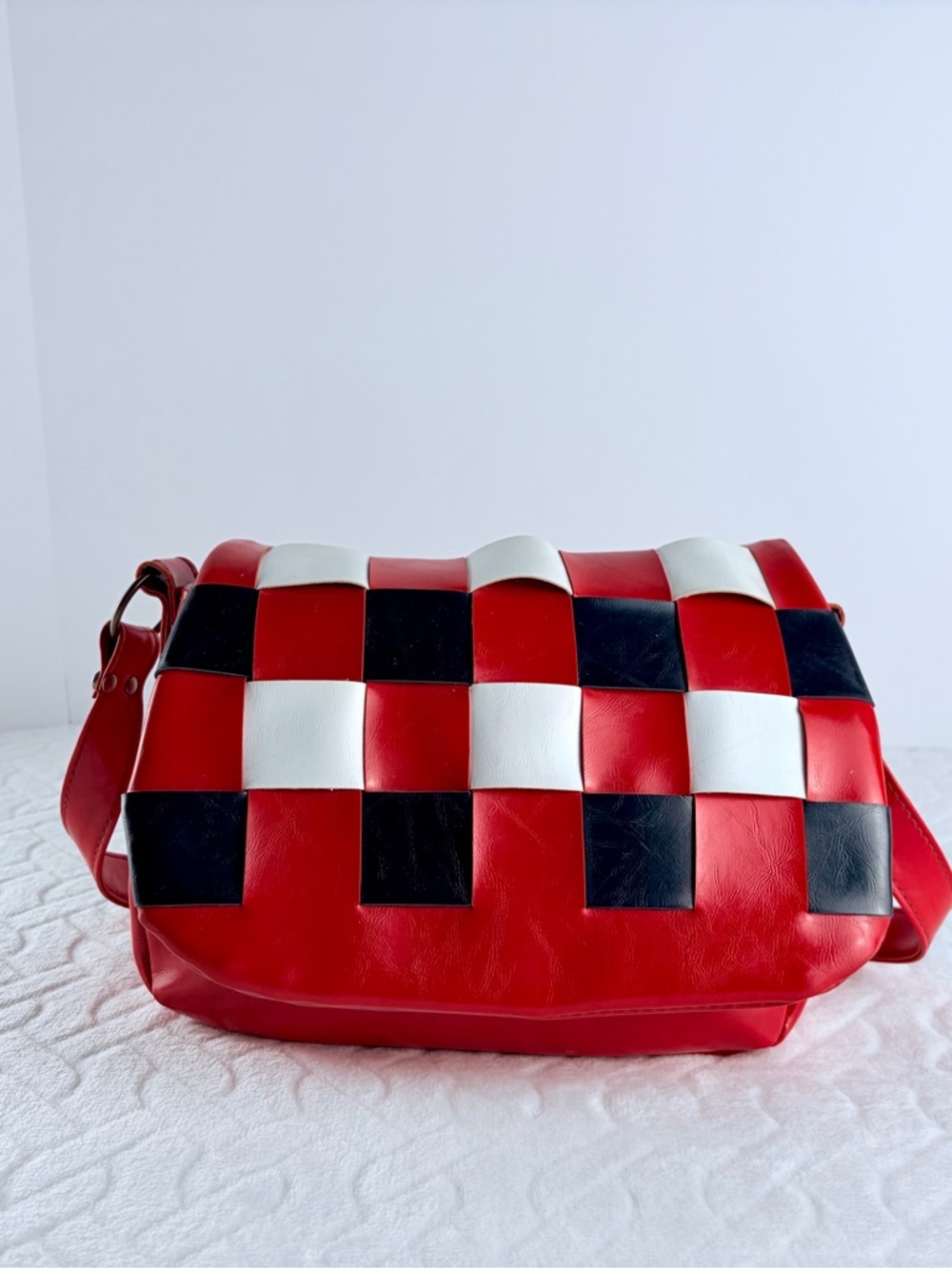 Vintage 1960s Mod vinyl woven bag red black and white checkered pattern flap